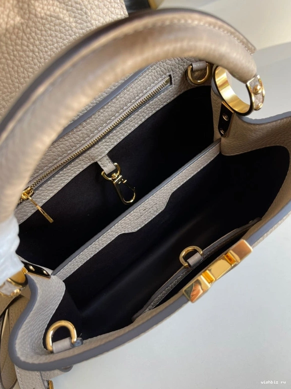 WIS BB VUITTON LOUIS CAPUCINES 0822